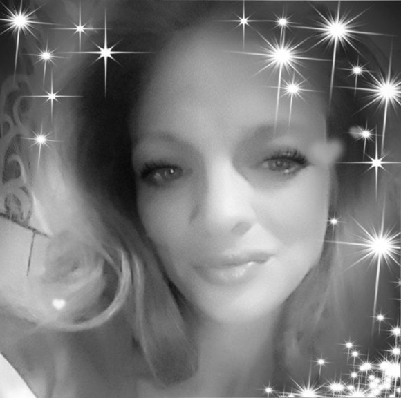 Meet your Posher, April - Picture 1 of 1